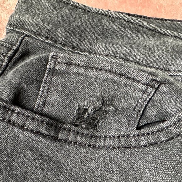 Sonoma Women's Plus 20W Grey Bermuda Shorts High Rise Raw Hem Distressed New - Picture 6 of 9